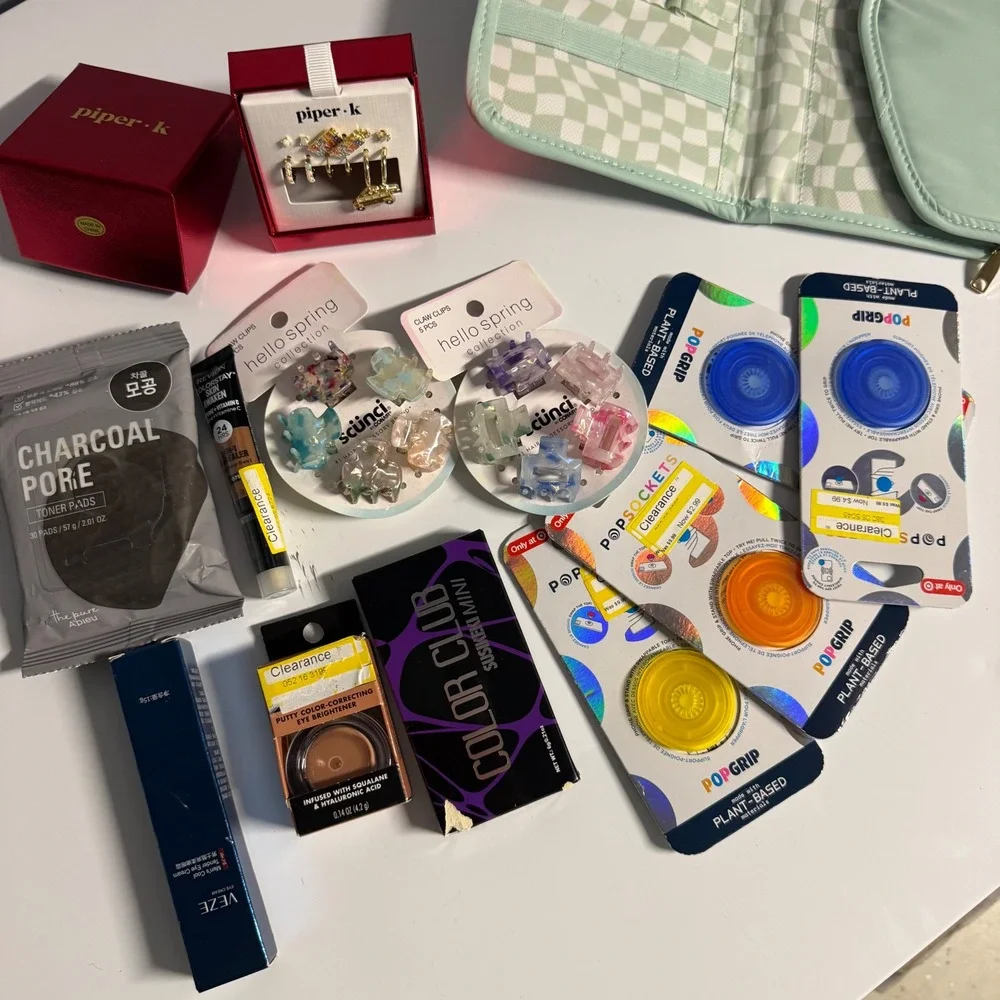 Beauty Accessory Bundle Piper-K Earrings PopSockets Scunci Clips Makeup Bag NEW